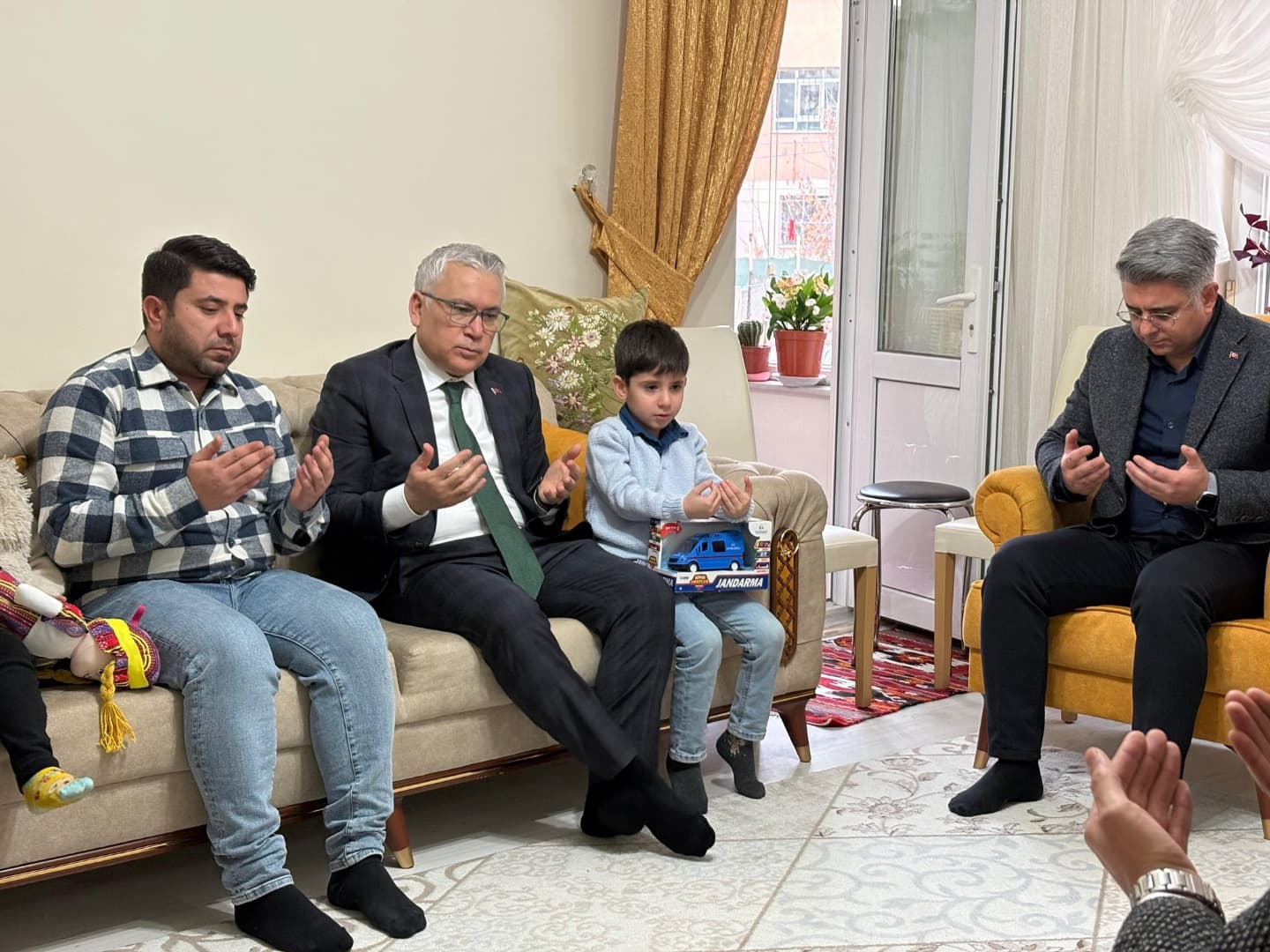 gazimiz-dogan-yilmazin-ailesine-taziye-ziyareti-1016