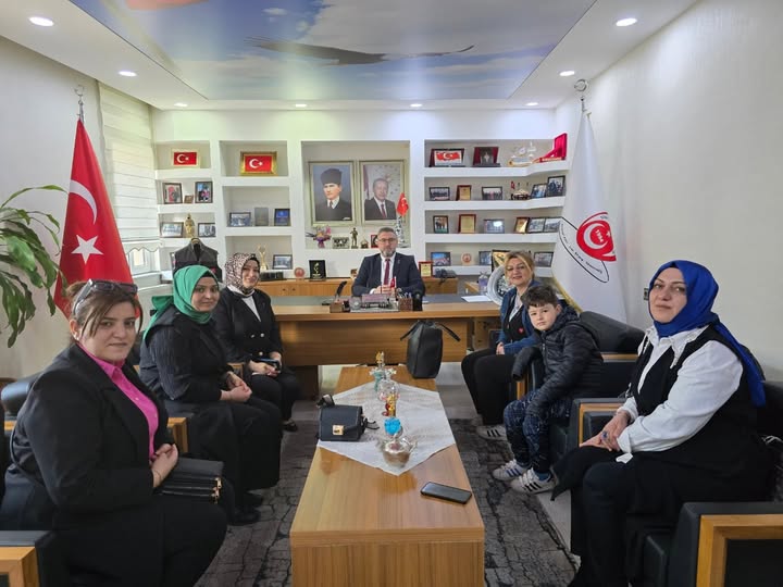 sivas-anahtar-parti-kadin-kollarinin-dernegimize-ziyareti-1079