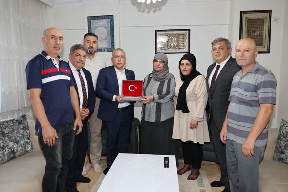 sehidimiz-engin-biyikin-annesine-ziyaret