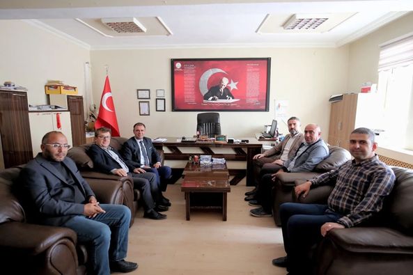 kangal-yatili-bolge-ortaokulu-ogrencilerimize-canta-ve-kirtasiye-hediye-ettik