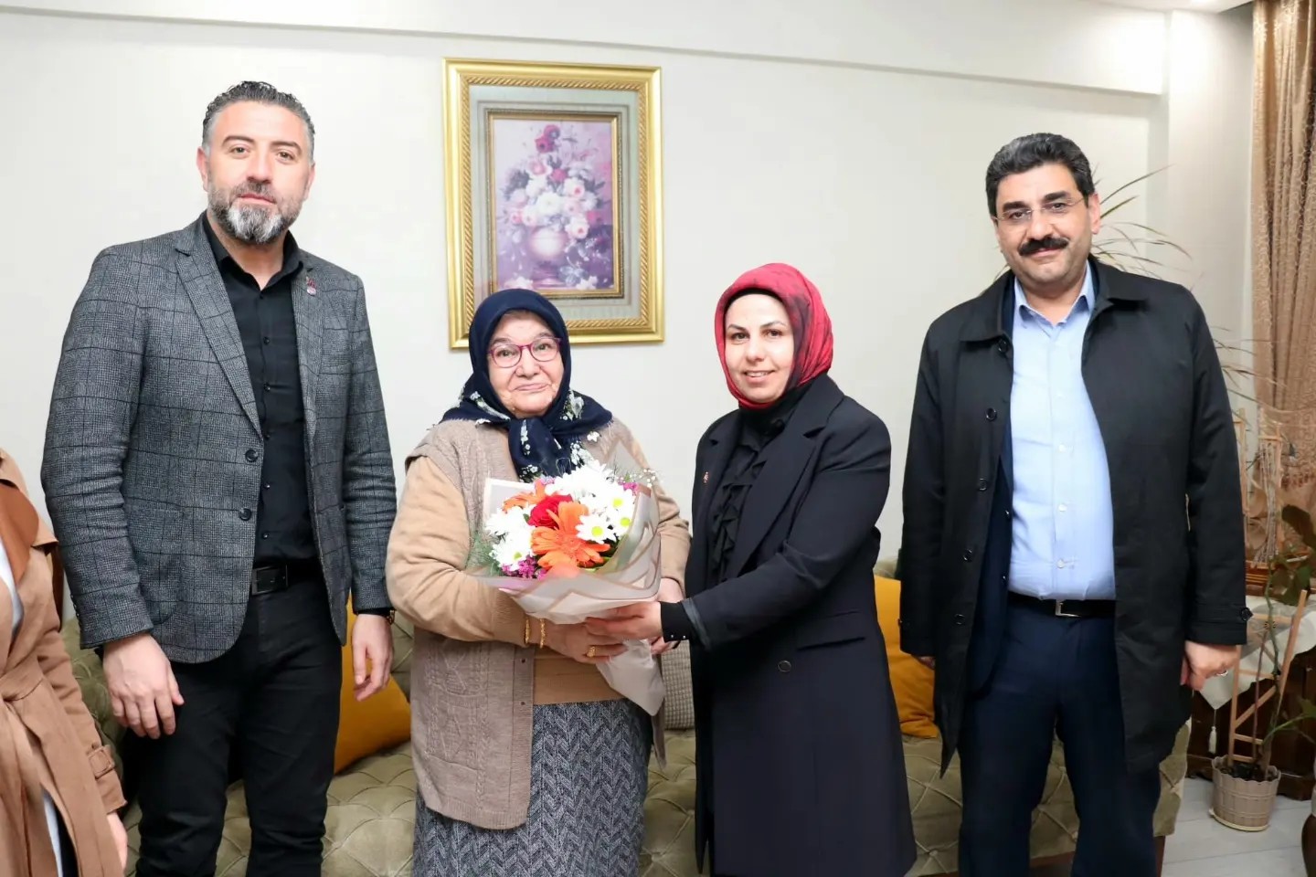 sehidimiz-mustafa-erdemin-annesi-perihan-erdeme-anneler-gunu-ziyareti