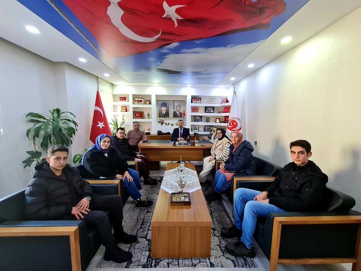 ak-part-genclk-kollar-sosyal-poltkalar-baskanlg-uyelernn-dernegmze-zyaret-
<div style=