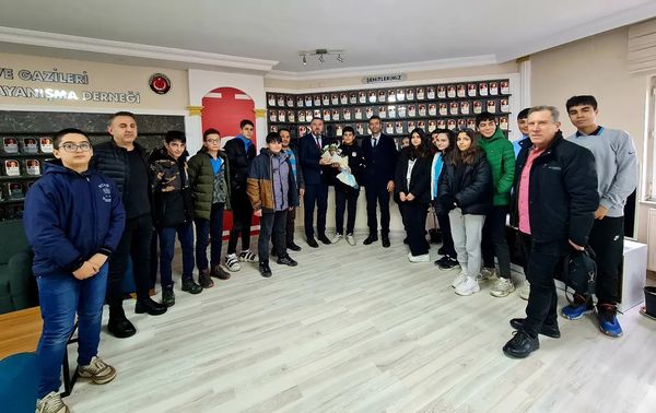 yahya-kemal-ortaokulunun-dernegimize-ziyareti-
<div style=