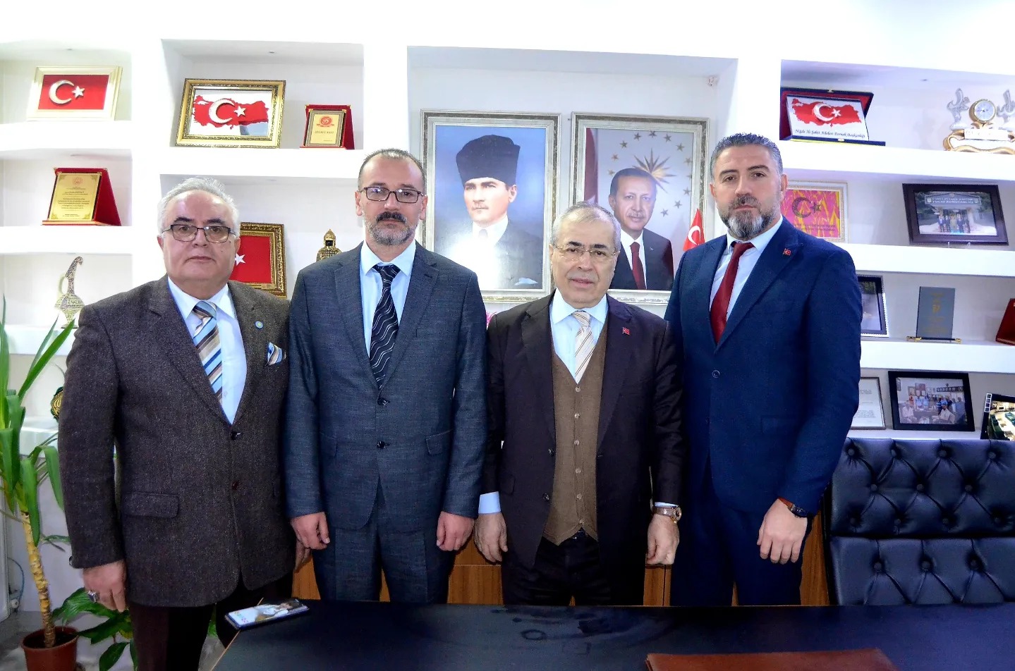 iyi-parti-sivas-belediye-baskan-adayi-mehmet-ceylanin-dernegimize-ziyareti-
<div style=