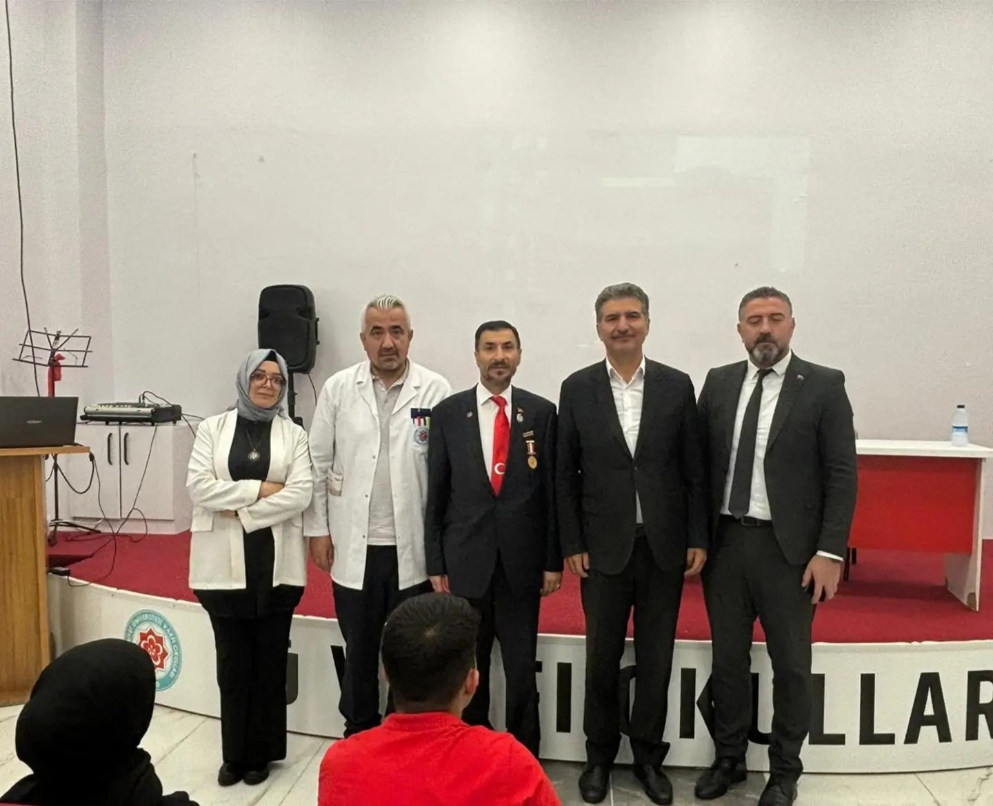 cumhuriyet-universitesi-vakfi-okullarinda-soylesi-894